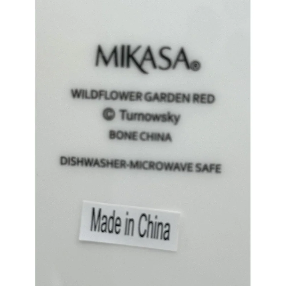 Mikasa gladly combine